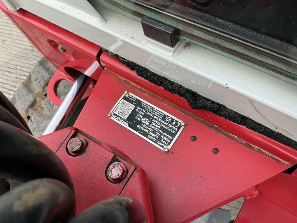 Takeuchi TB325R Digger (ST25898)