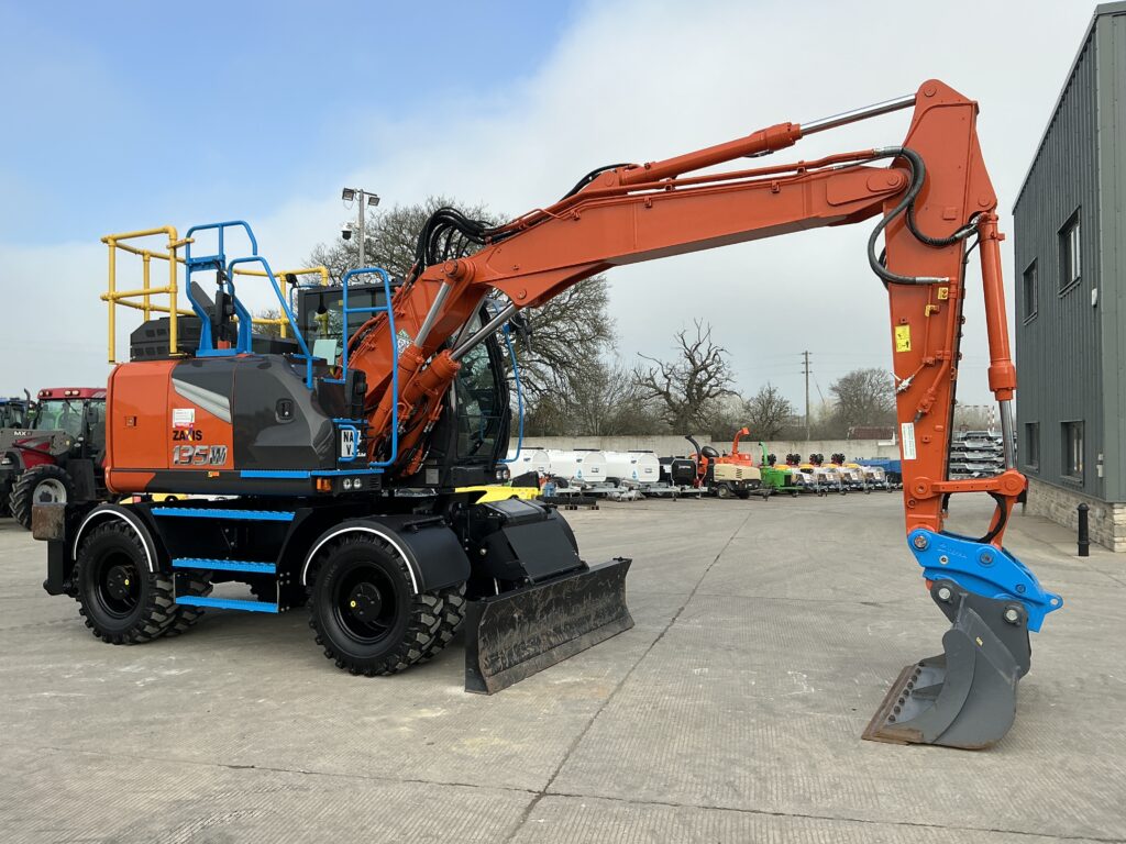 Hitachi Zaxis 135W Tab boom Rubber duck Digger (ST26075)