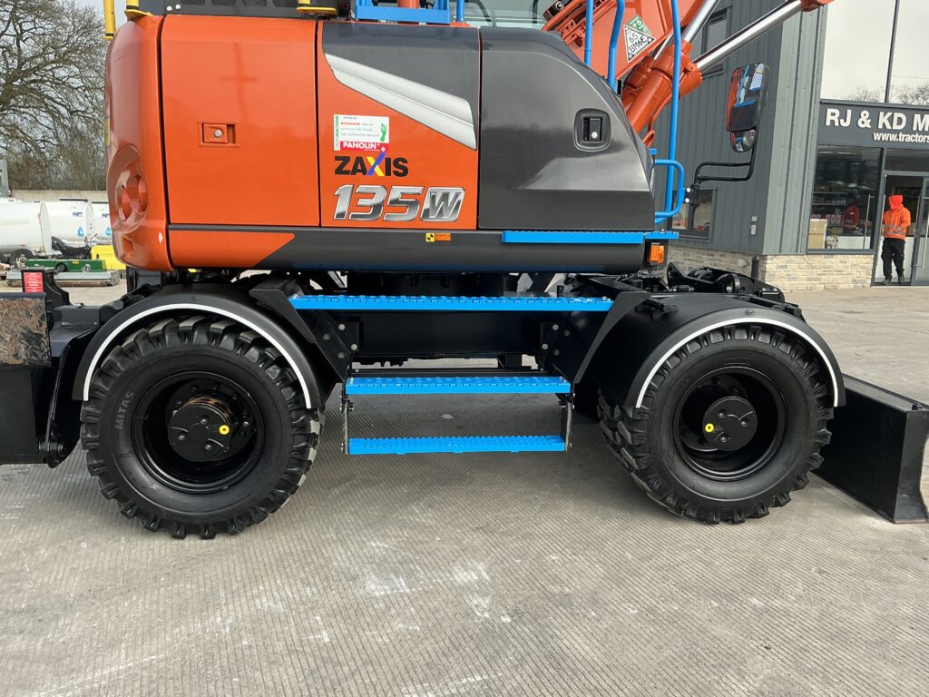 Hitachi Zaxis 135W Tab boom Rubber duck Digger (ST26075)