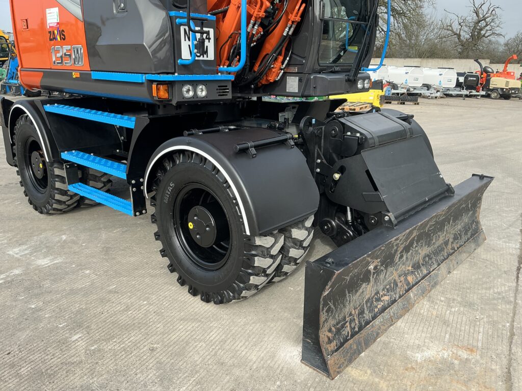 Hitachi Zaxis 135W Tab boom Rubber duck Digger (ST26075)