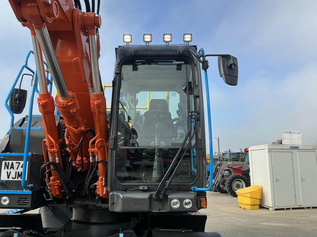 Hitachi Zaxis 135W Tab boom Rubber duck Digger (ST26075)