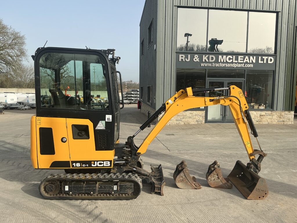 JCB 16C Cabbed Digger (ST26057)