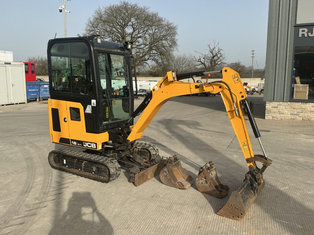JCB 16C Cabbed Digger (ST26057)