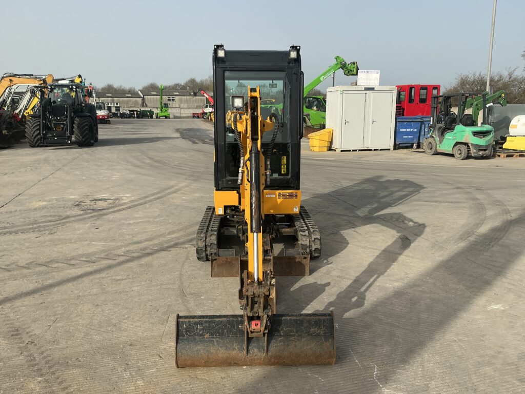 JCB 16C Cabbed Digger (ST26057)