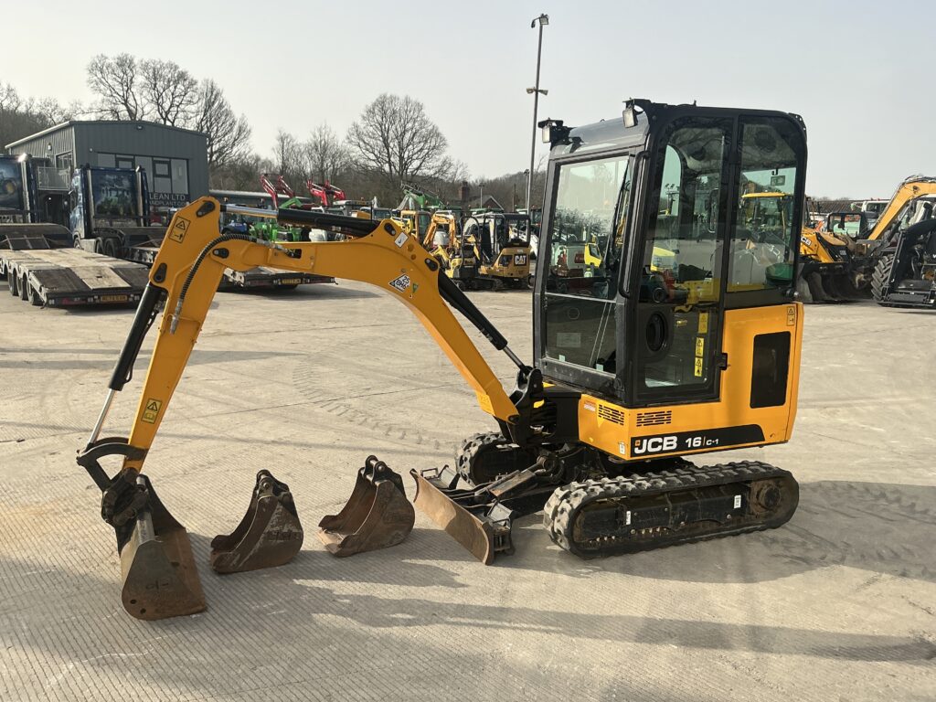 JCB 16C Cabbed Digger (ST26057)