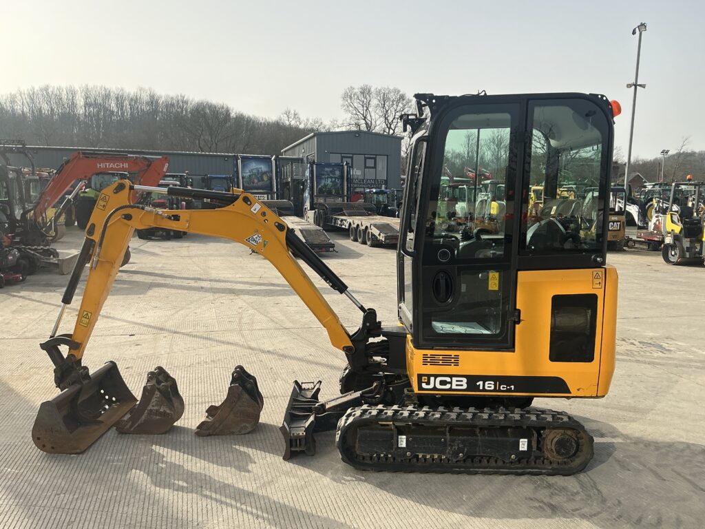 JCB 16C Cabbed Digger (ST26057)