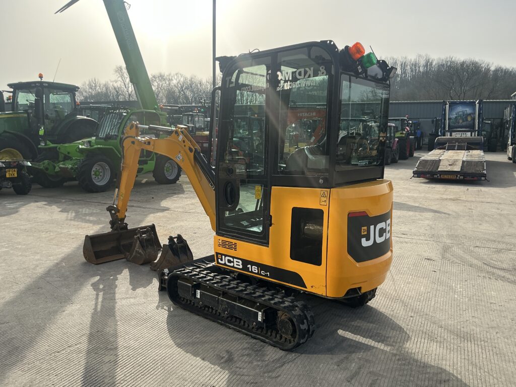 JCB 16C Cabbed Digger (ST26057)