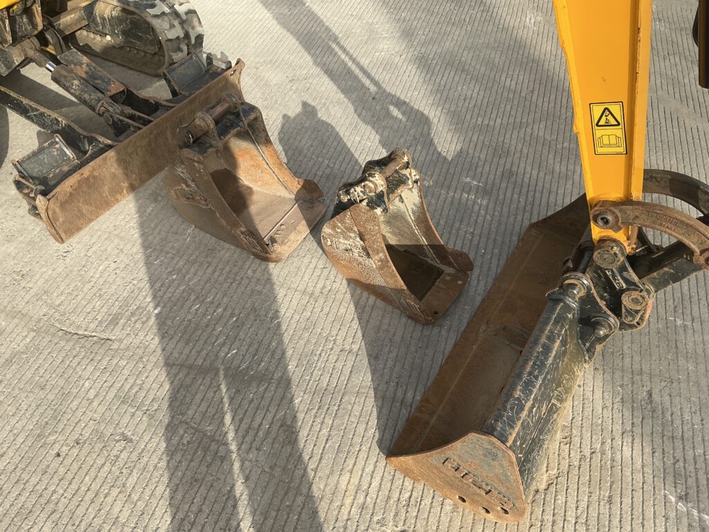 JCB 16C Cabbed Digger (ST26057)