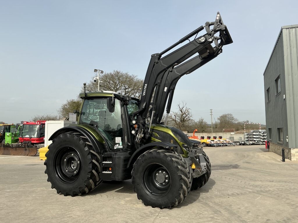 Valtra N175 Versu Unlimited Tractor (ST25906)