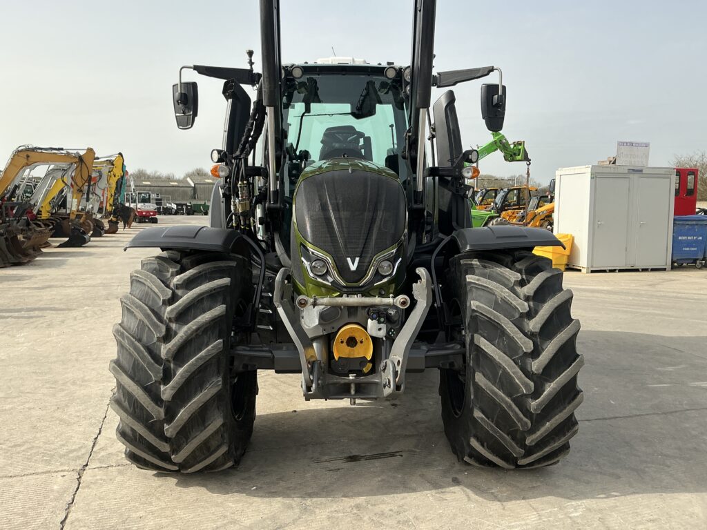 Valtra N175 Versu Unlimited Tractor (ST25906)