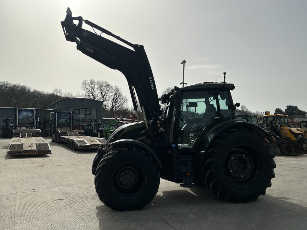Valtra N175 Versu Unlimited Tractor (ST25906)