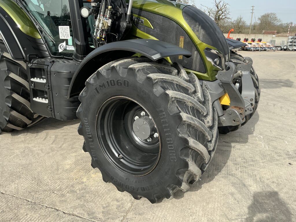 Valtra N175 Versu Unlimited Tractor (ST25906)