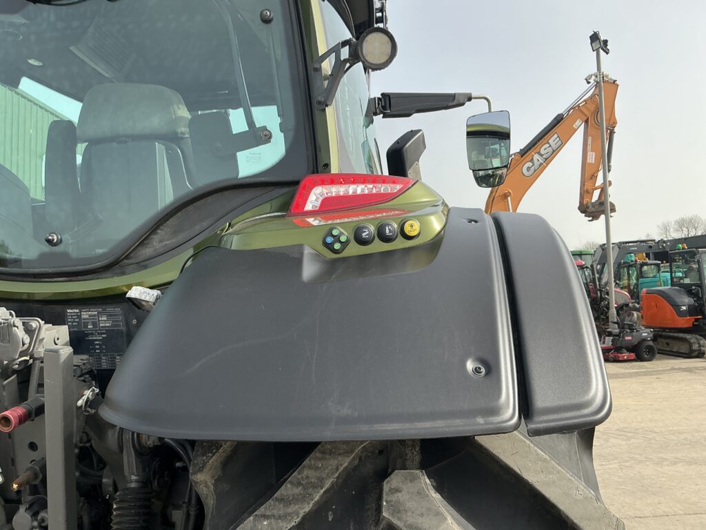 Valtra N175 Versu Unlimited Tractor (ST25906)