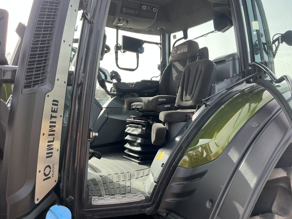 Valtra N175 Versu Unlimited Tractor (ST25906)