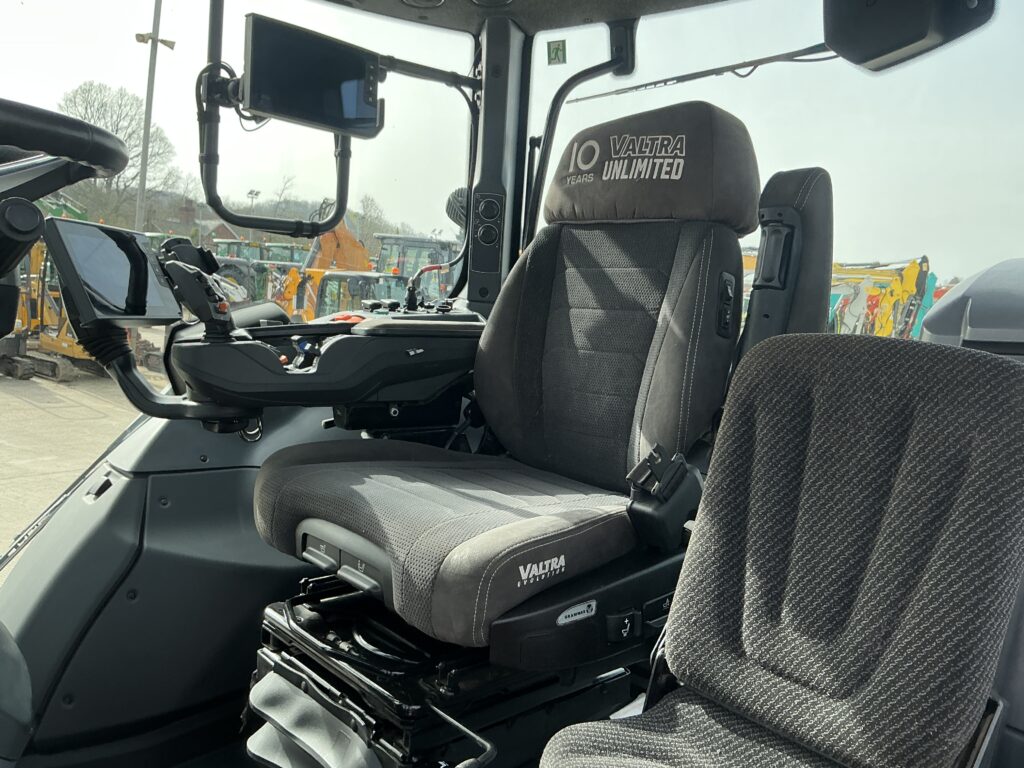 Valtra N175 Versu Unlimited Tractor (ST25906)