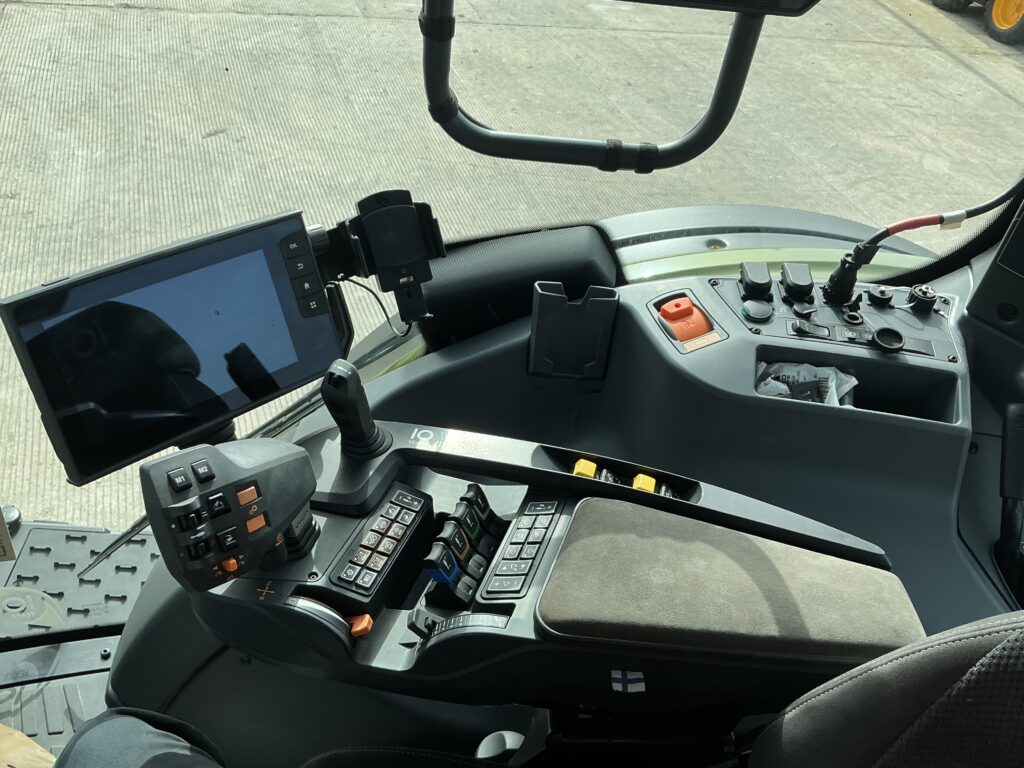 Valtra N175 Versu Unlimited Tractor (ST25906)