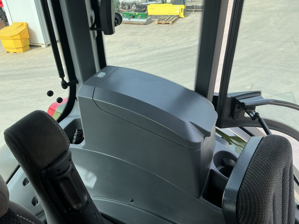 Valtra N175 Versu Unlimited Tractor (ST25906)