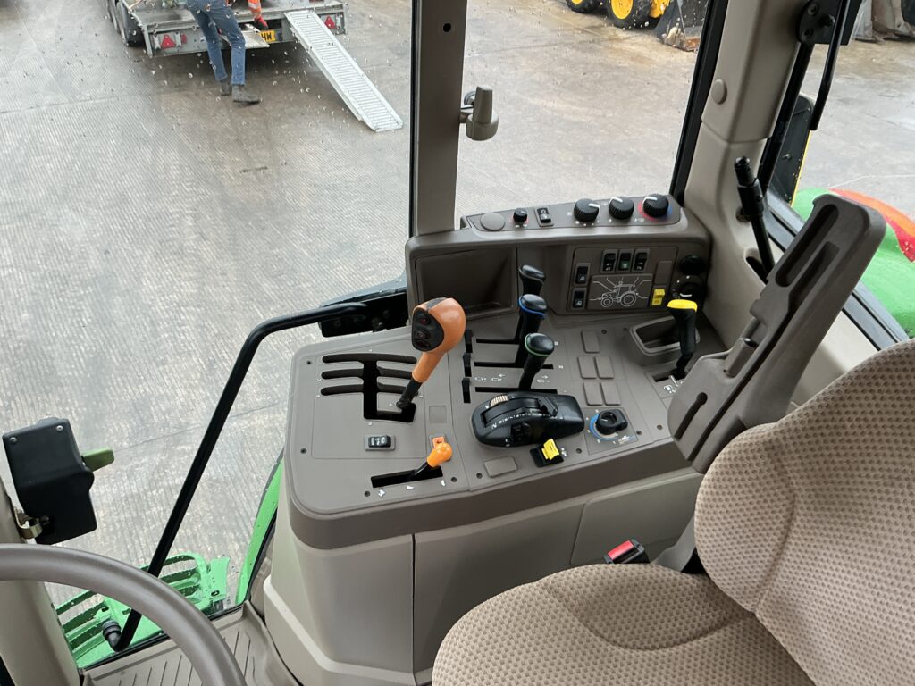 John Deere 6115M Tractor (ST25905)