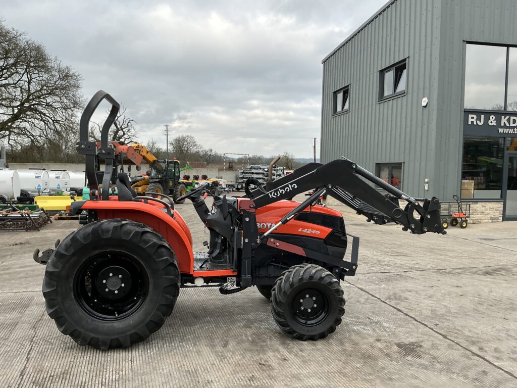 Kubota L4240 Tractor (ST26093)