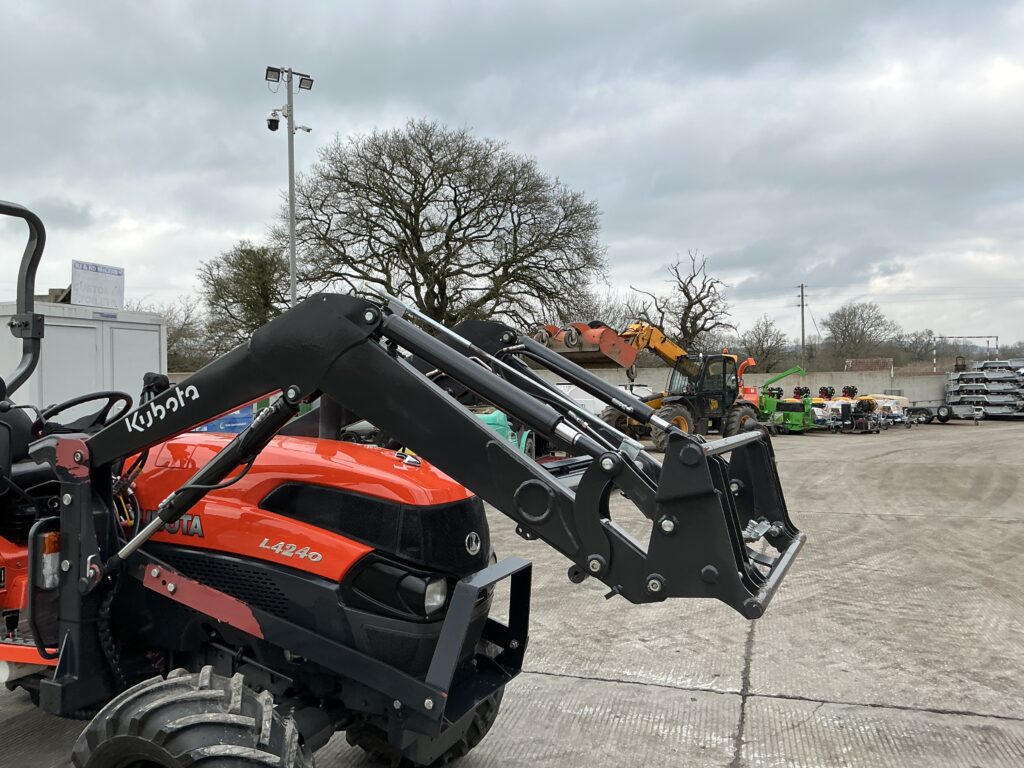 Kubota L4240 Tractor (ST26093)
