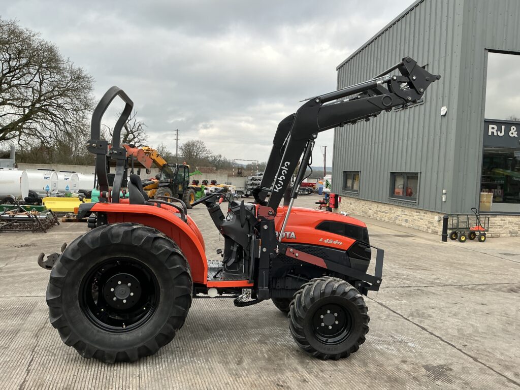 Kubota L4240 Tractor (ST26093)