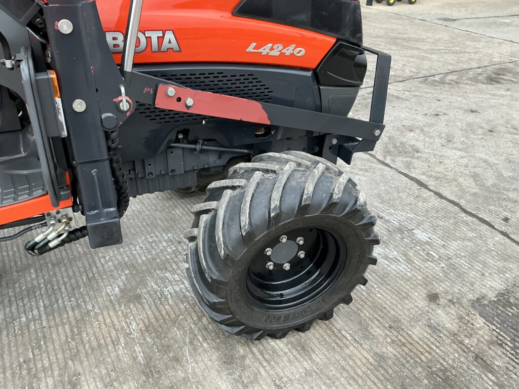 Kubota L4240 Tractor (ST26093)