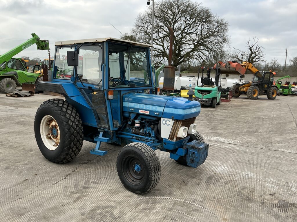Ford 3910 Tractor (ST25832)