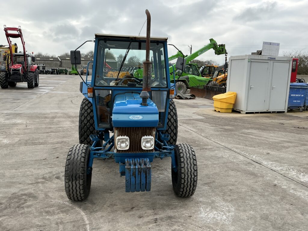Ford 3910 Tractor (ST25832)