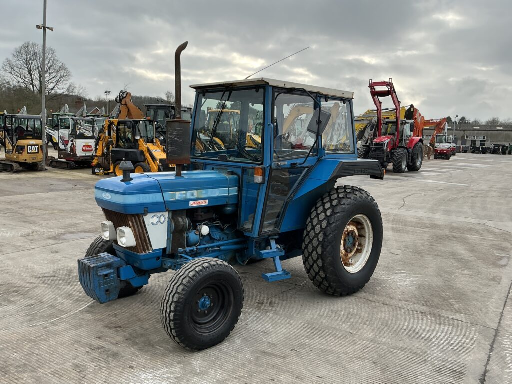 Ford 3910 Tractor (ST25832)