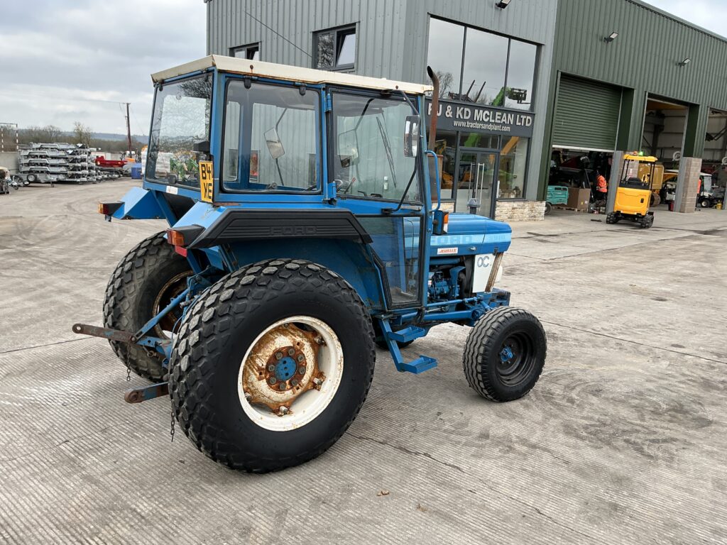 Ford 3910 Tractor (ST25832)