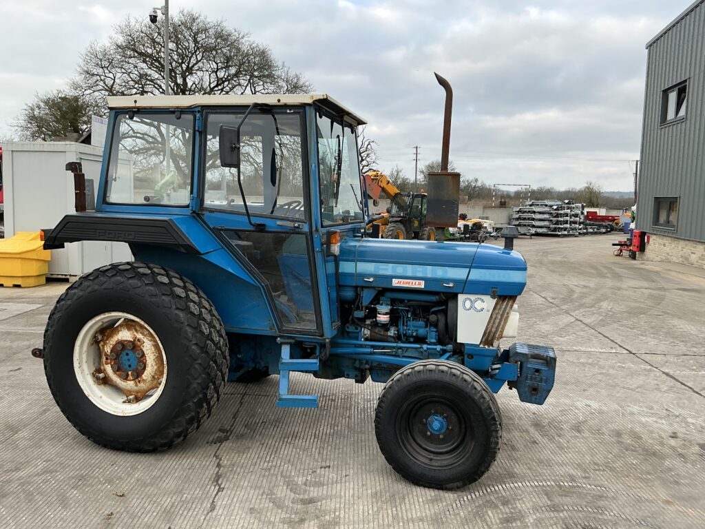 Ford 3910 Tractor (ST25832)