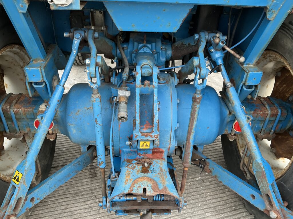 Ford 3910 Tractor (ST25832)