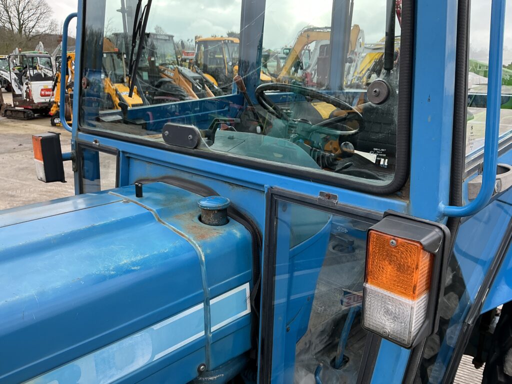 Ford 3910 Tractor (ST25832)