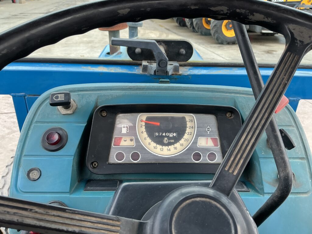 Ford 3910 Tractor (ST25832)