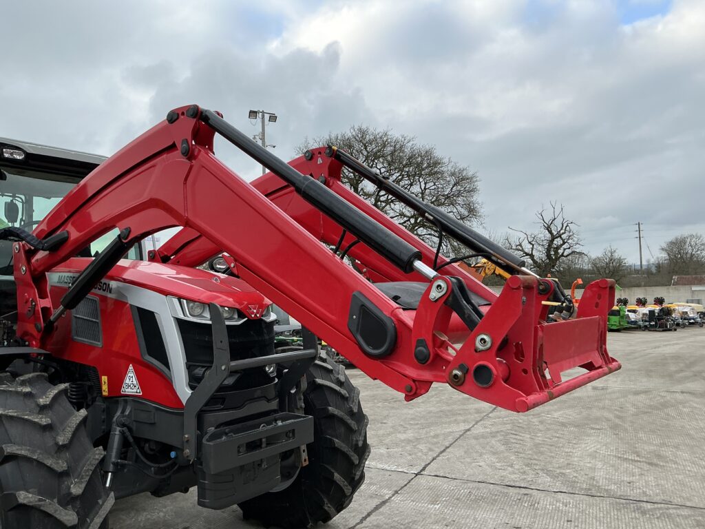 Massey Ferguson 7S.180 Tractor (ST25886)