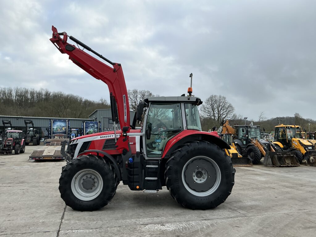 Massey Ferguson 7S.180 Tractor (ST25886)