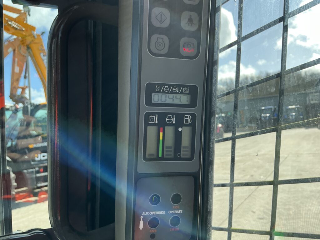 Case SR130 Wheeled Skid Steer Loader (ST25847)