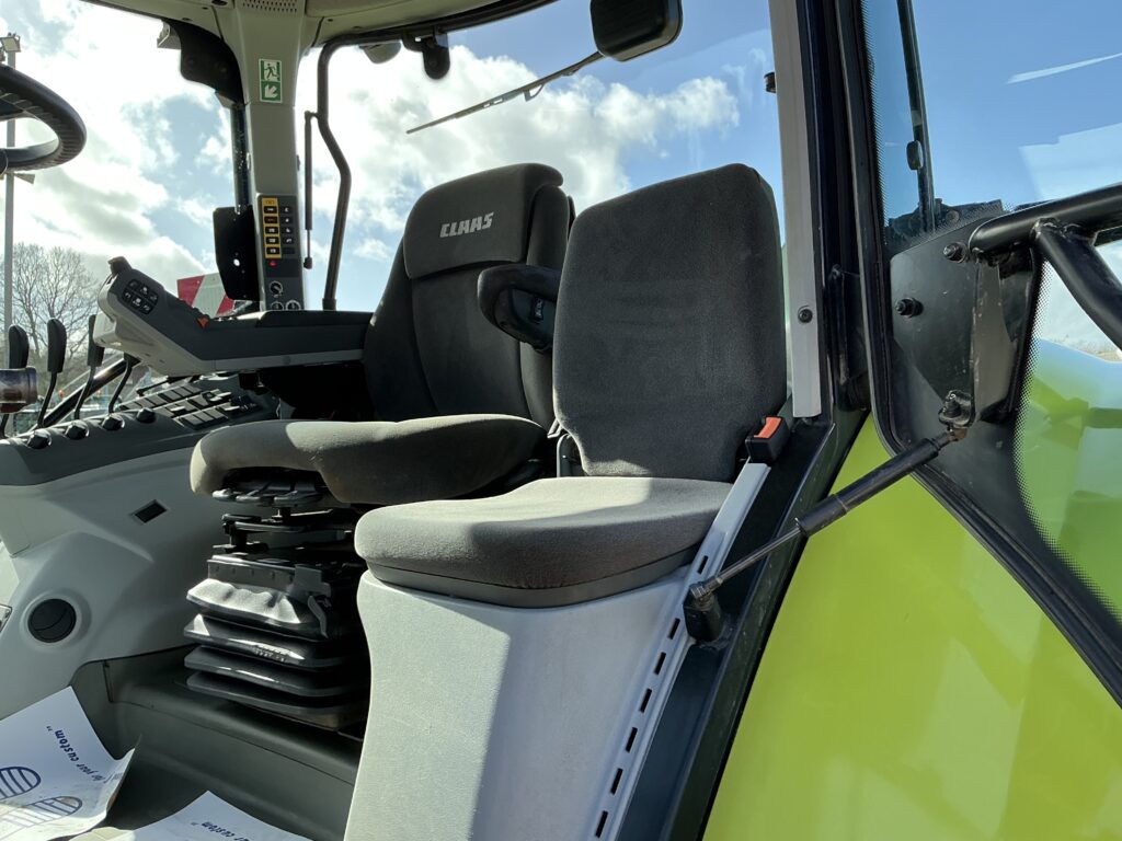 Claas Arion 530 Tractor (ST26101)