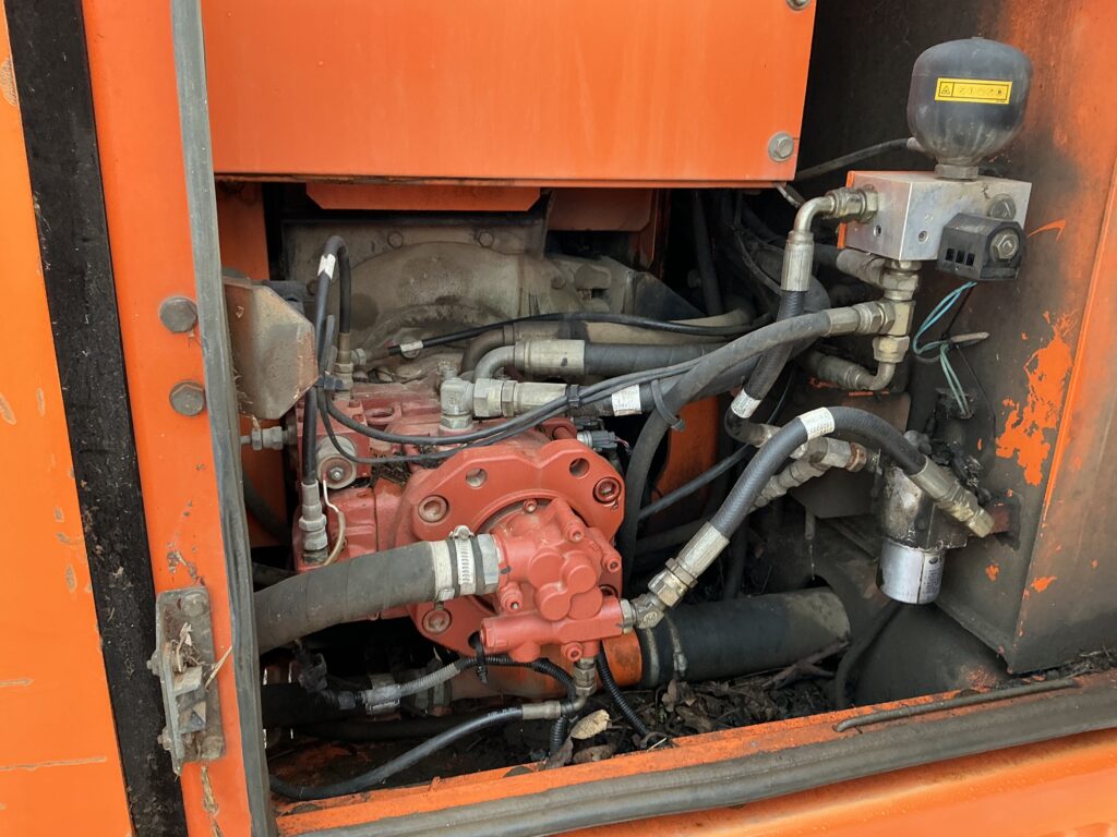 Daewoo Solar 140 LC-V Digger (ST25752)