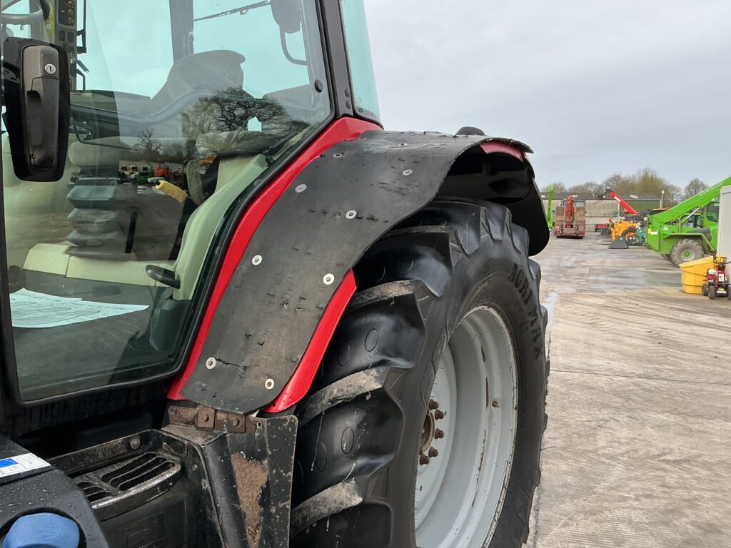 Massey Ferguson 7718 Dyna6 Tractor (ST25973)