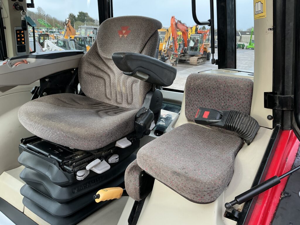 Massey Ferguson 7718 Dyna6 Tractor (ST25973)