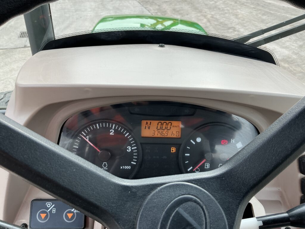 Kubota M7060 Tractor (ST25808)