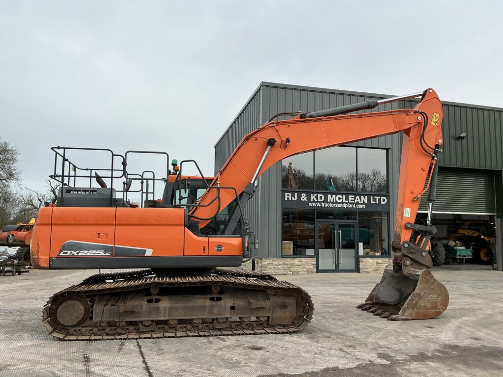 Doosan DX225 LC Digger (ST25733)