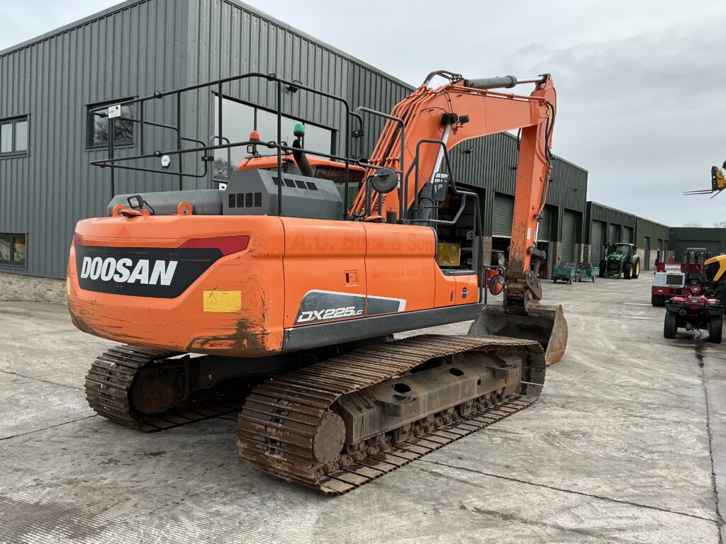 Doosan DX225 LC Digger (ST25733)