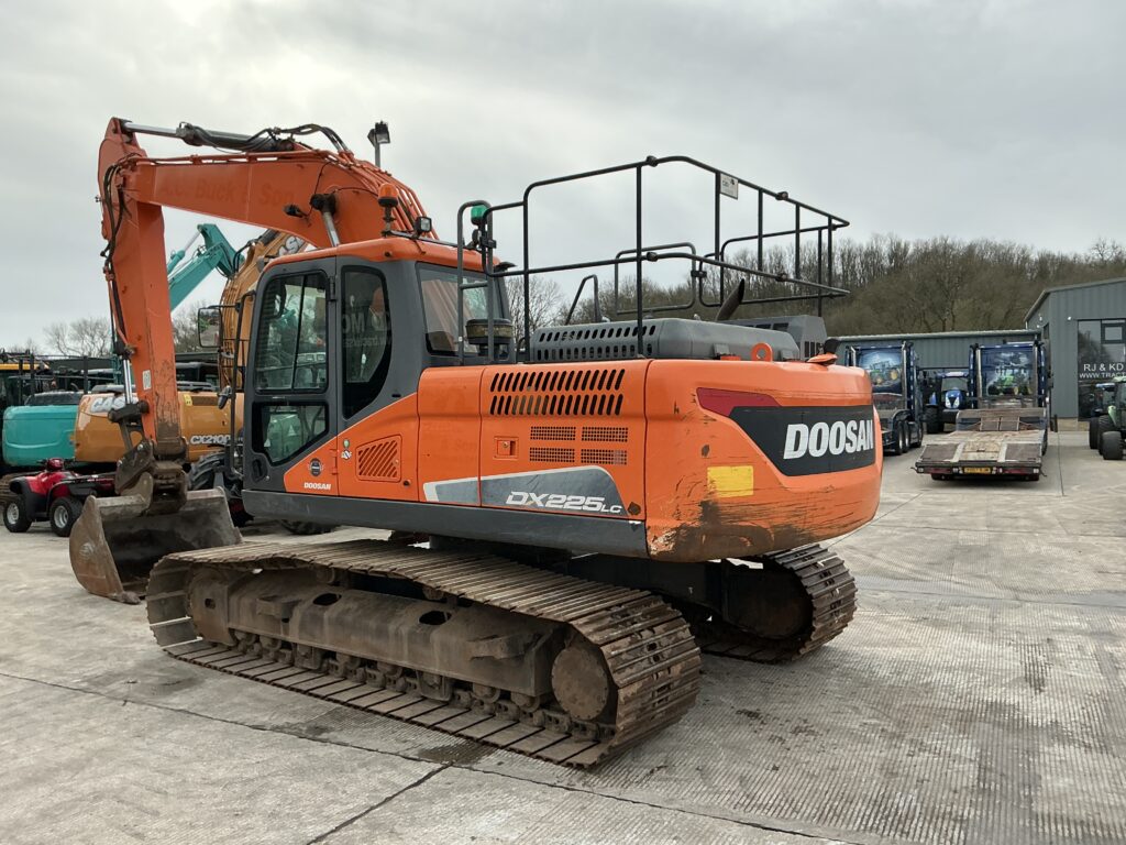 Doosan DX225 LC Digger (ST25733)