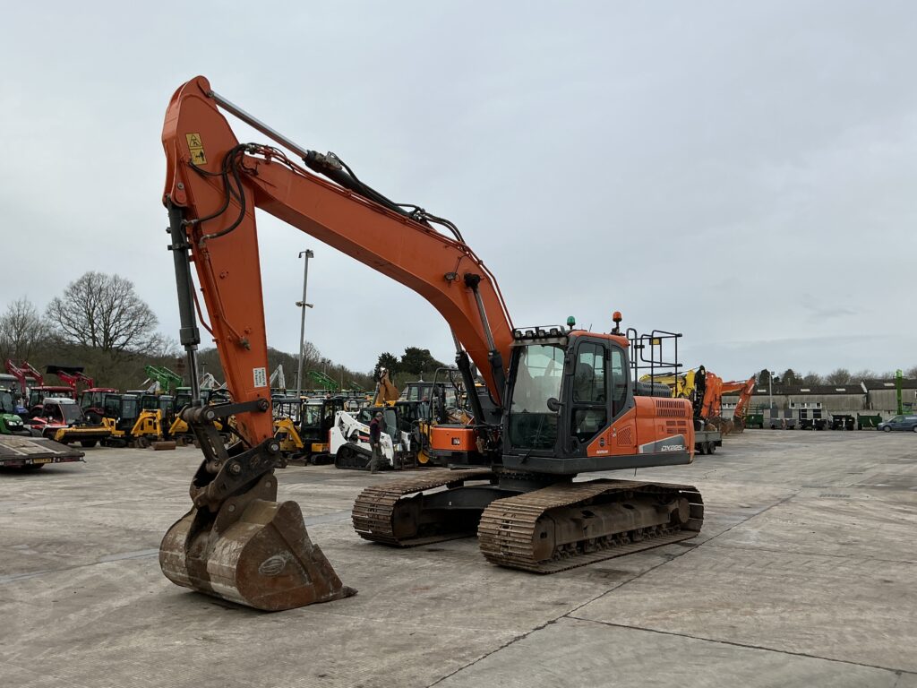 Doosan DX225 LC Digger (ST25733)