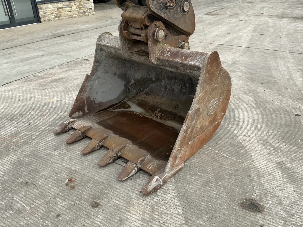 Doosan DX225 LC Digger (ST25733)