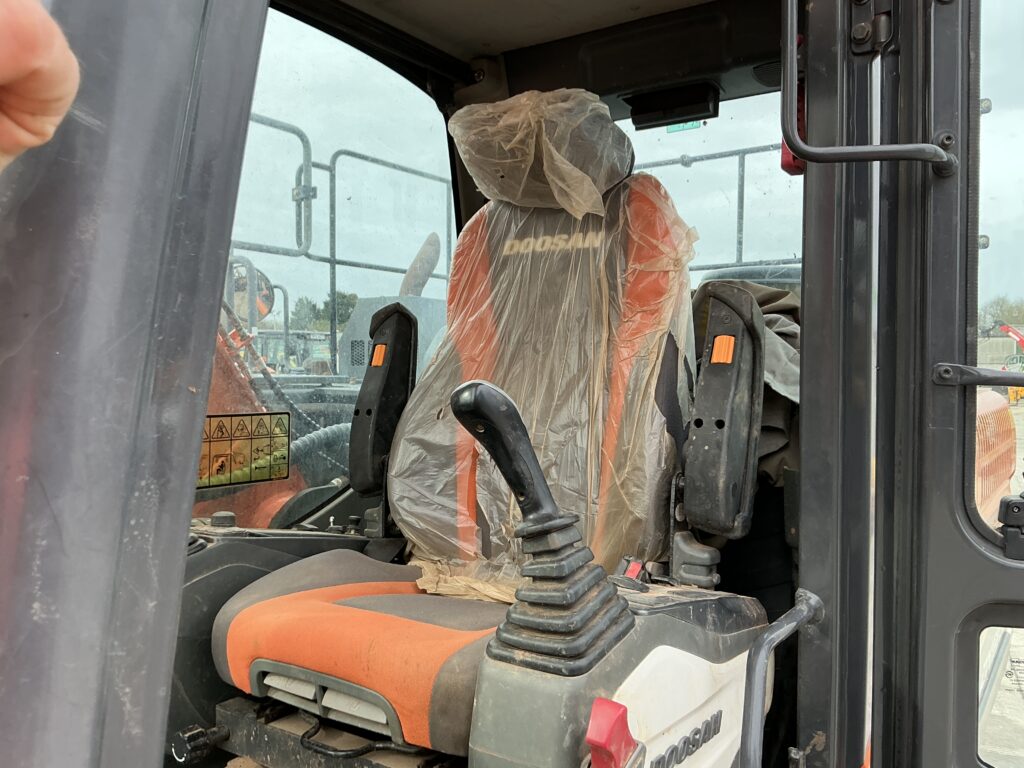 Doosan DX225 LC Digger (ST25733)