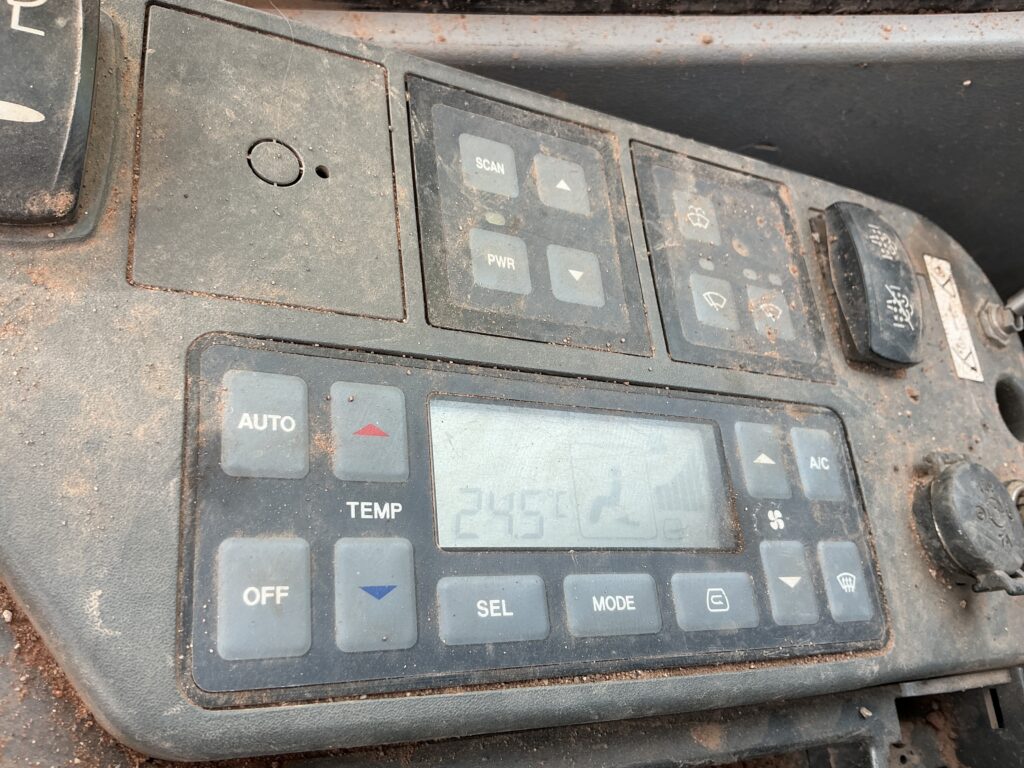 Doosan DX225 LC Digger (ST25733)