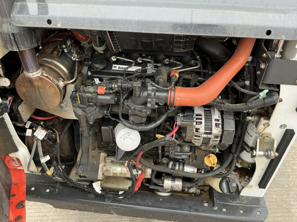 Bobcat S450 Wheeled Skid Steer Loader (ST26098)